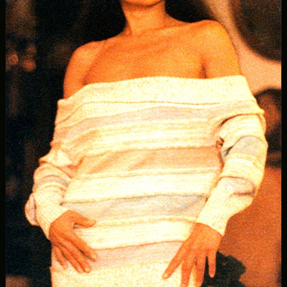 AVON FASHION SWEATER